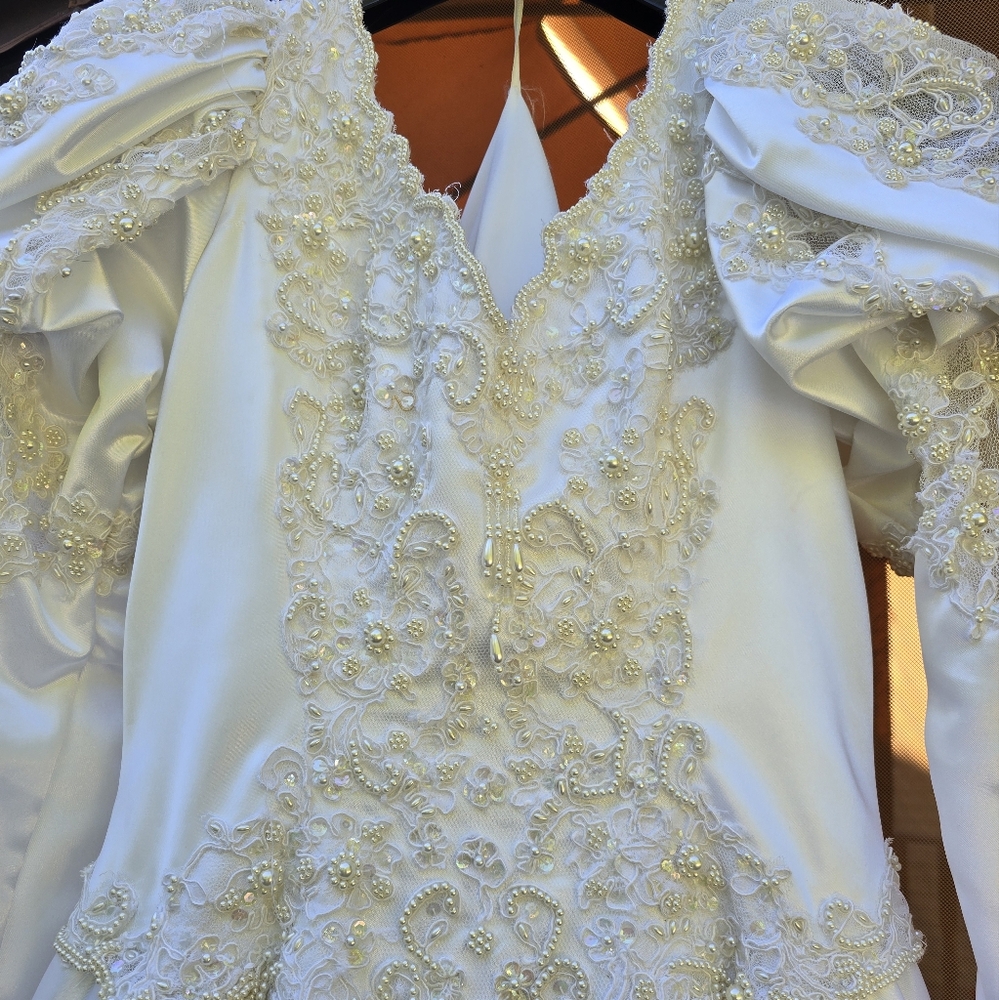 HOST PICK. Altered Size 10 Vintage Mori Lee Wedding Dress. Ready to wear. - Picture 12 of 14